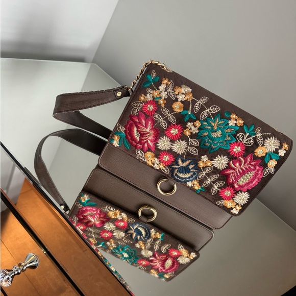 Crossbody from Limelight - Picture 2 of 8